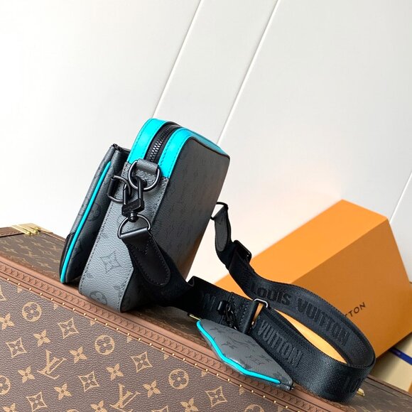 ๐ LOUIS VUITTON Cowhide Shoulder Crossbody Bag Men's Style - Picture 7 of 8